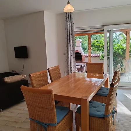 Apartment Kovacicek 1 *