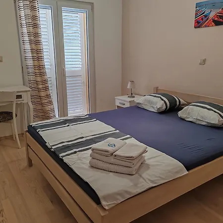 Apartment Kovacicek 1 *
