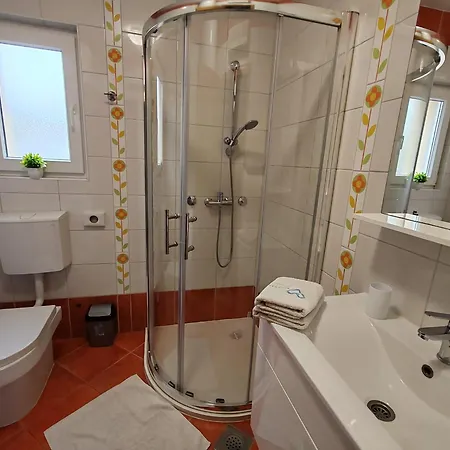 Apartment Kovacicek 1 *